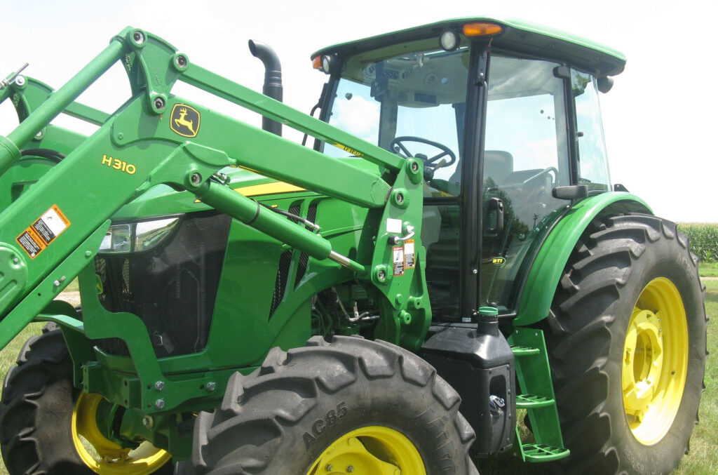 John Deere 6120E MFWD