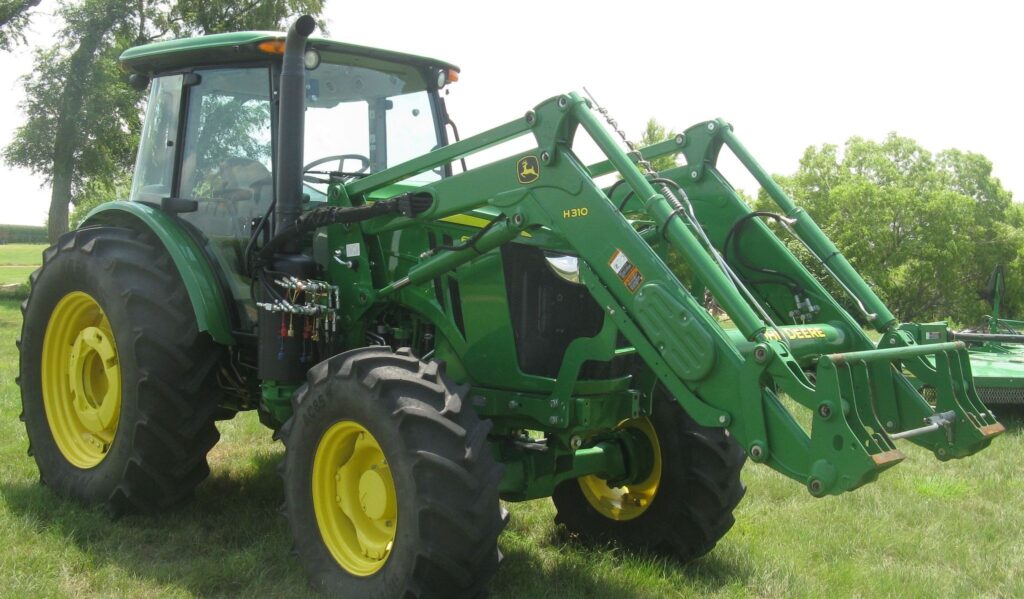 John Deere 6120E MFWD