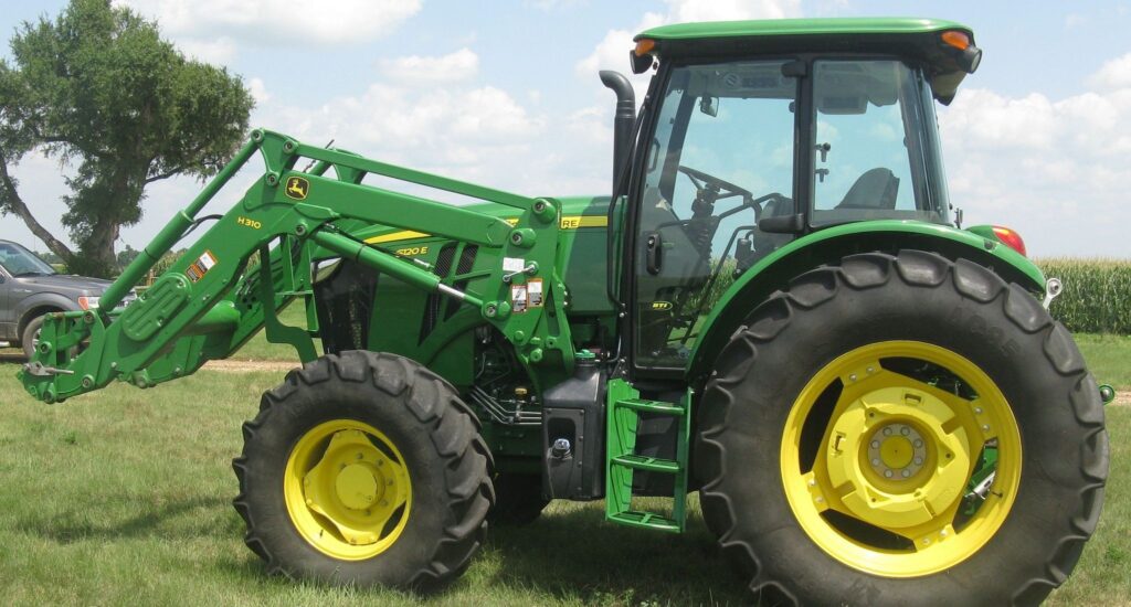 John Deere 6120E MFWD